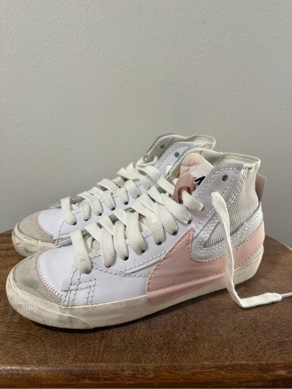 Nike Women’s White Sneakers with Pale Pink Swoosh